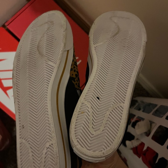 Women Nike Shoes Only Worn Once! - Picture 2 of 2